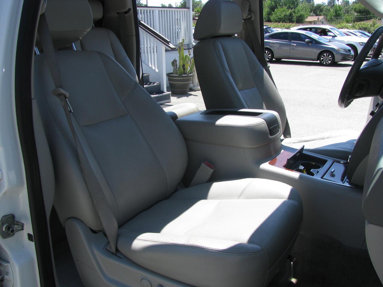 Chevrolet Suburban 2WD 4dr 1500 LTZ 2009
