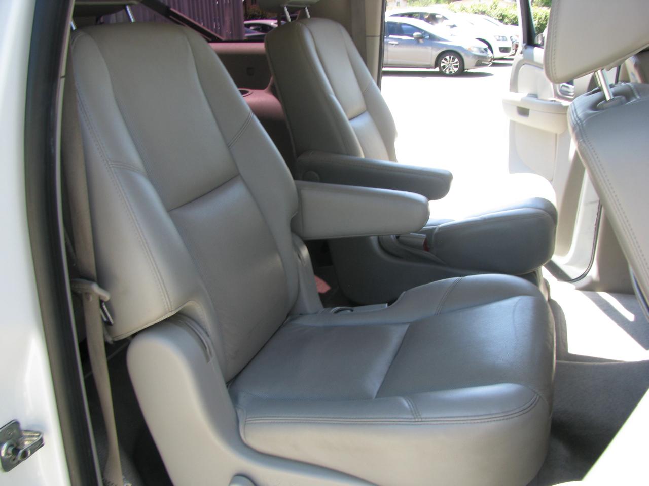 Chevrolet Suburban 2WD 4dr 1500 LTZ 2009