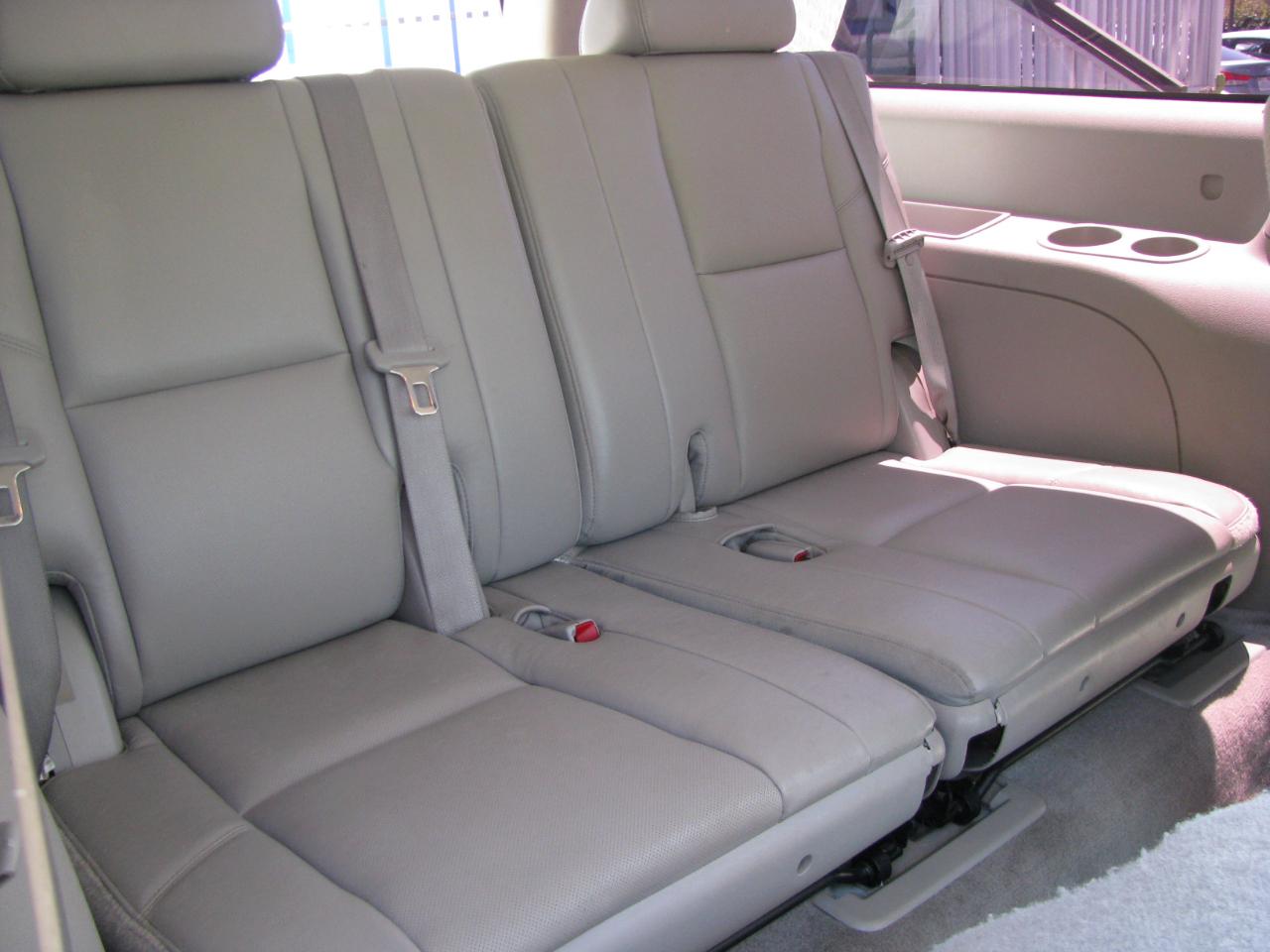 Chevrolet Suburban 2WD 4dr 1500 LTZ 2009