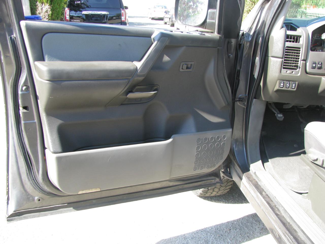 Nissan Titan 2WD Crew Cab SE 2007