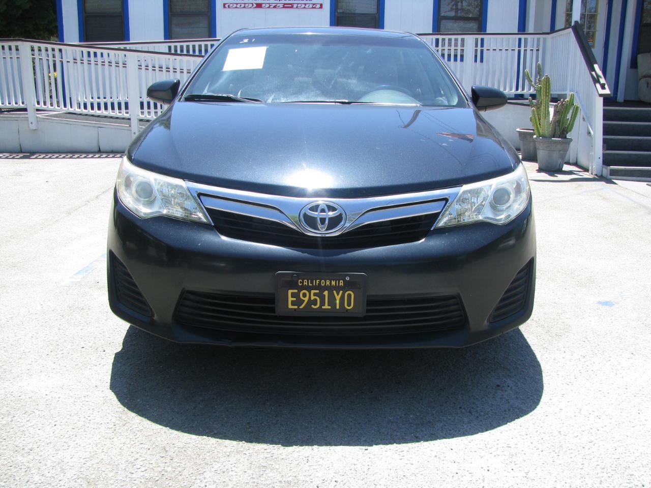 Toyota Camry 4dr Sdn I4 Auto XLE (Natl) 2013