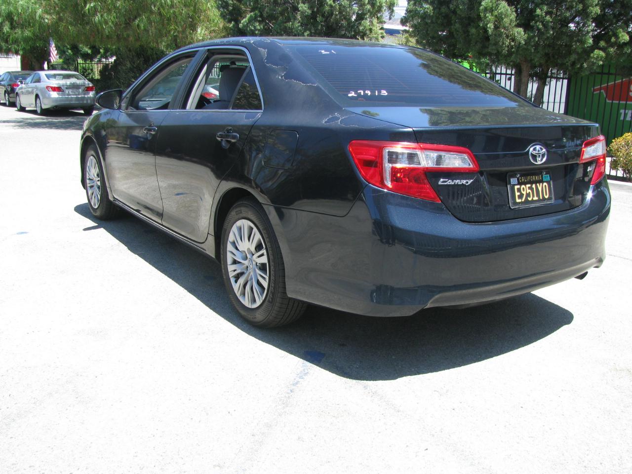Toyota Camry 4dr Sdn I4 Auto XLE (Natl) 2013