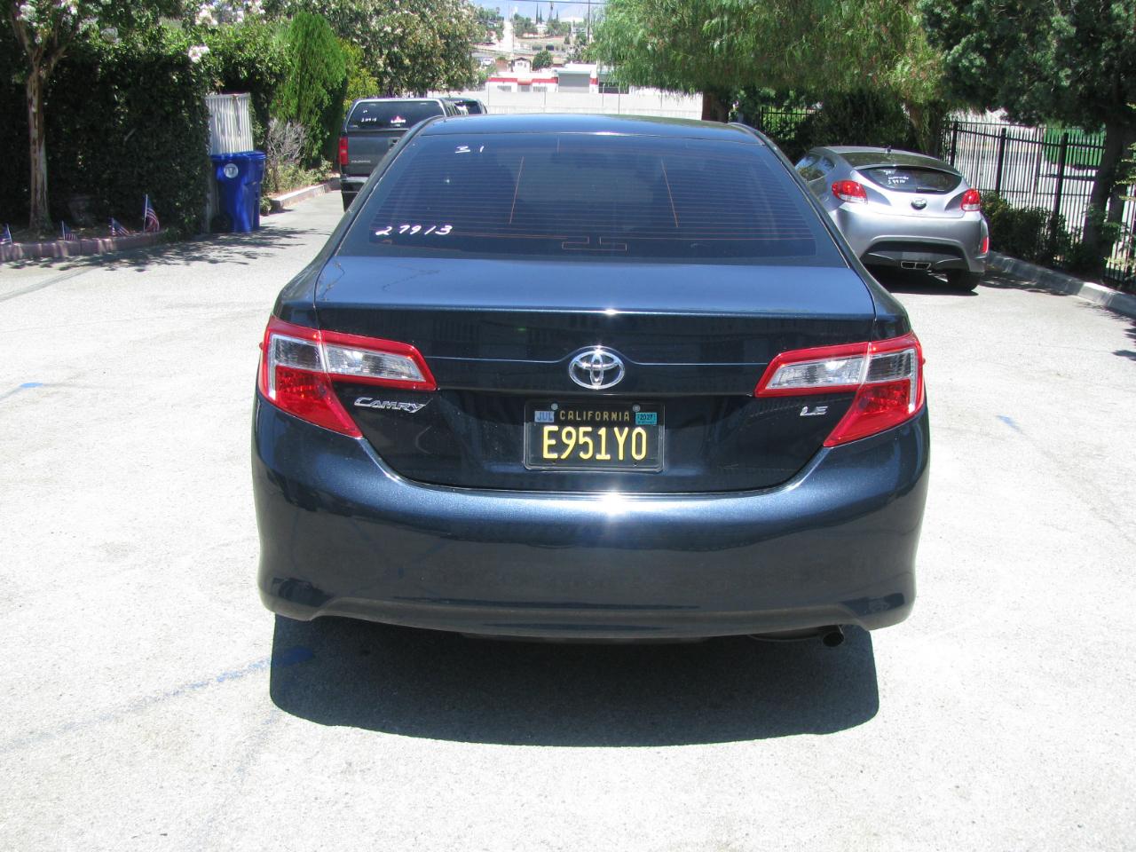 Toyota Camry 4dr Sdn I4 Auto XLE (Natl) 2013