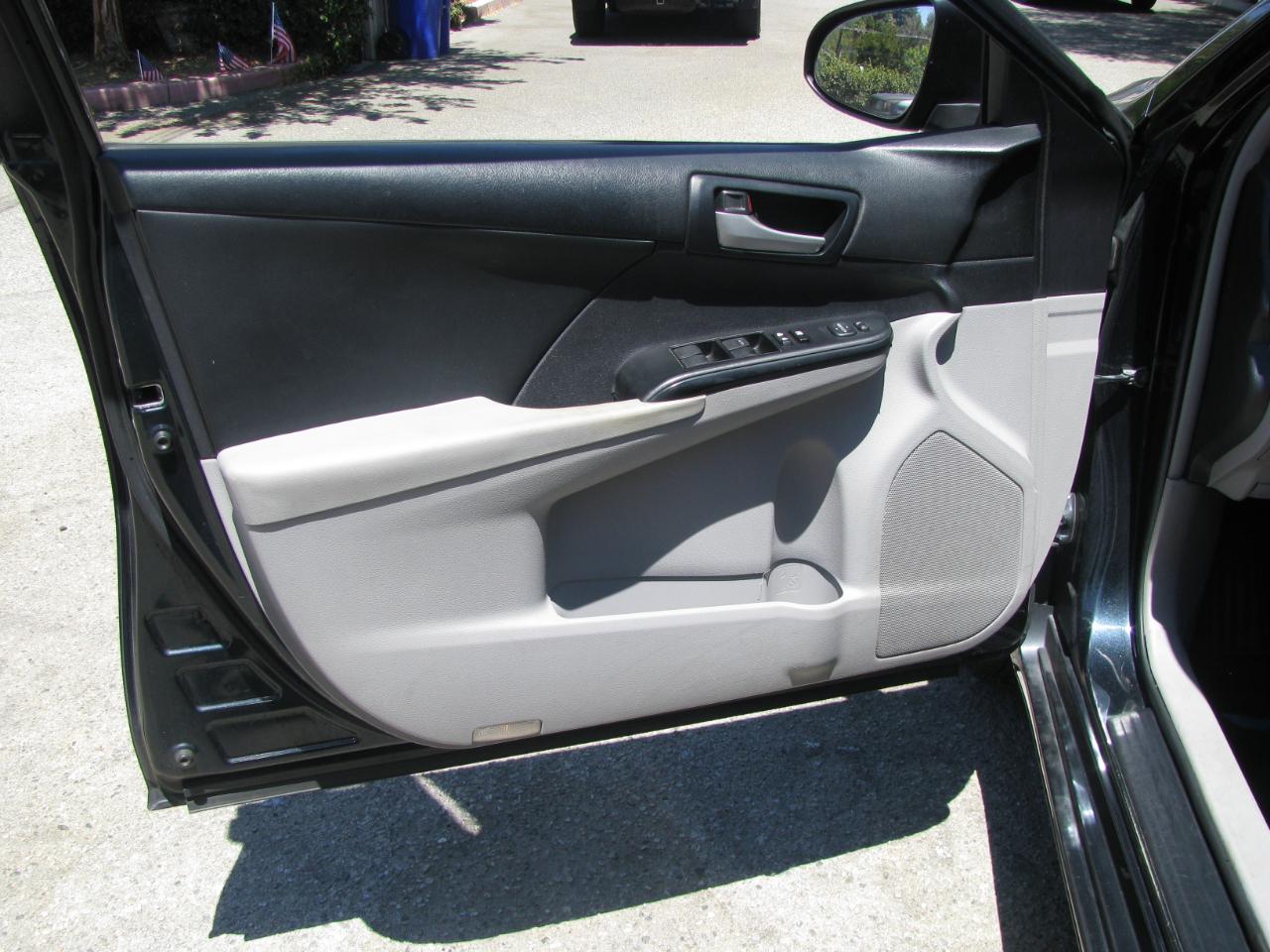 Toyota Camry 4dr Sdn I4 Auto XLE (Natl) 2013