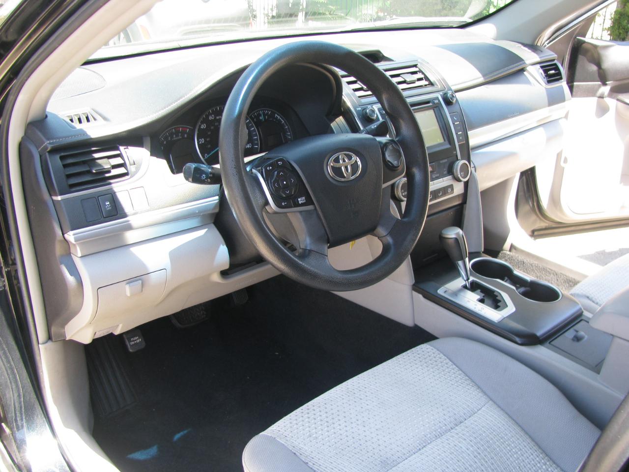 Toyota Camry 4dr Sdn I4 Auto XLE (Natl) 2013