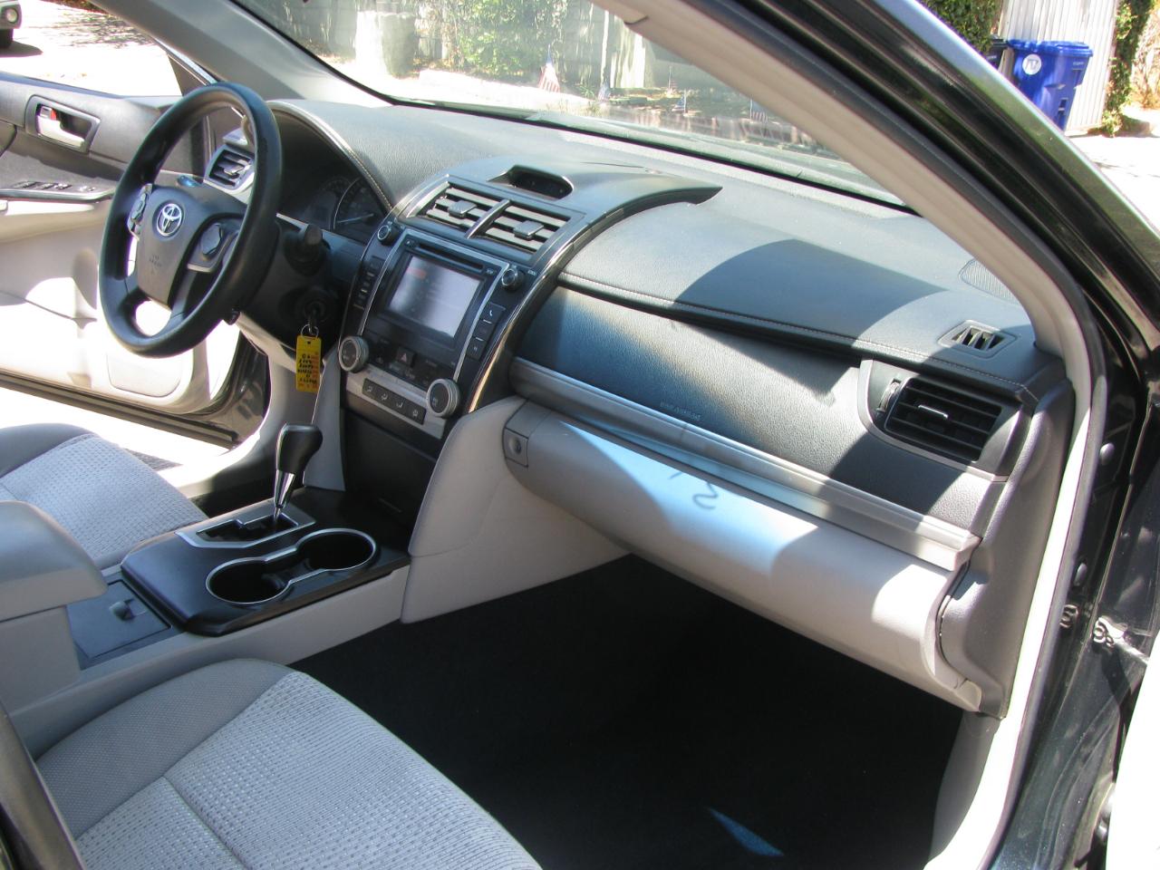 Toyota Camry 4dr Sdn I4 Auto XLE (Natl) 2013