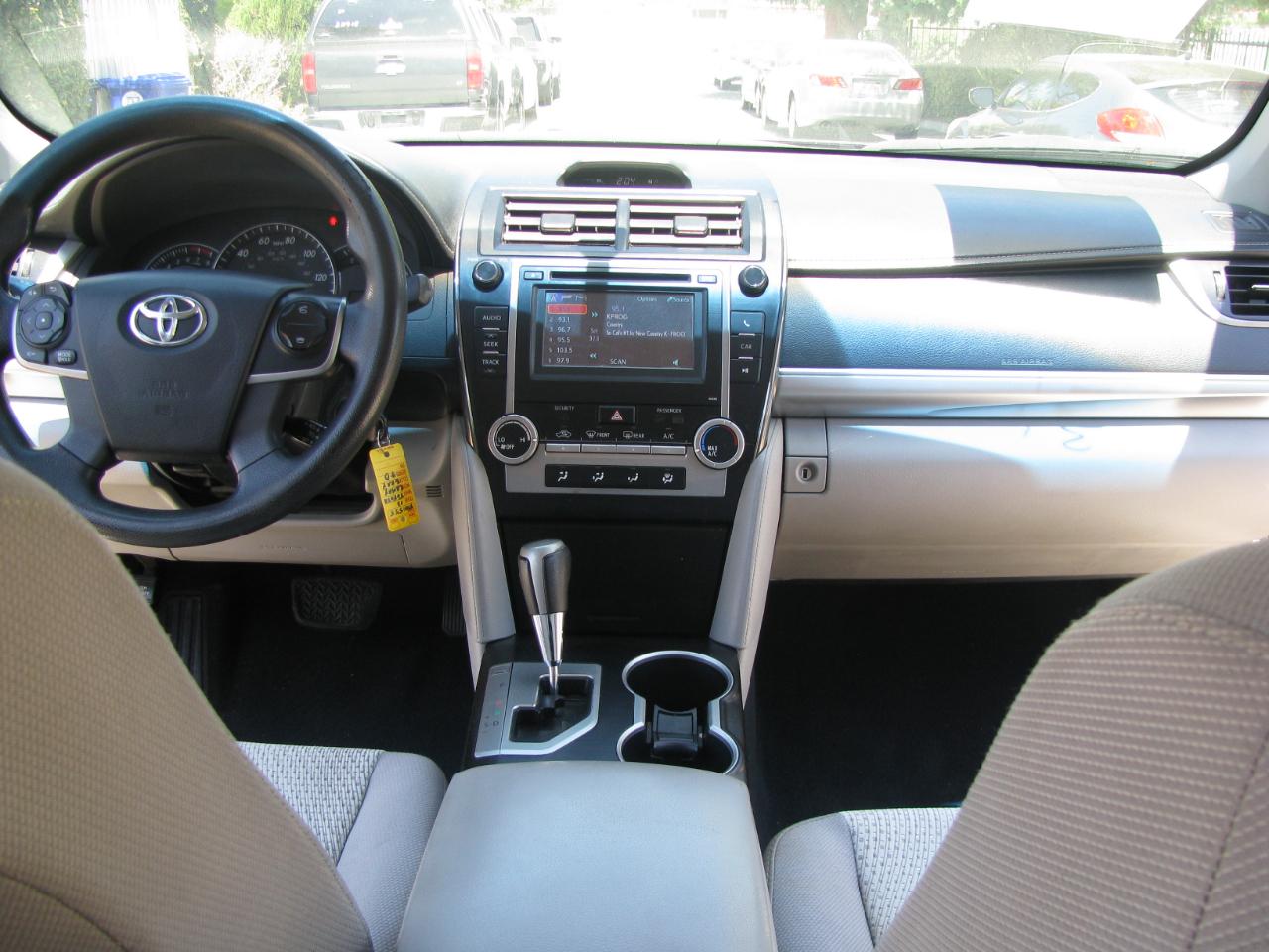 Toyota Camry 4dr Sdn I4 Auto XLE (Natl) 2013
