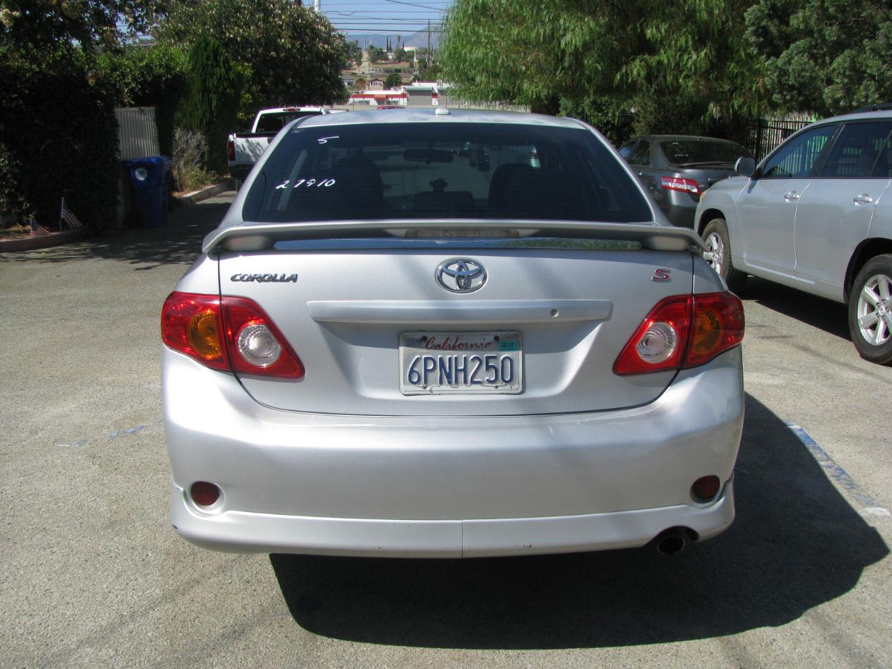 Toyota Corolla 4dr Sdn Man (Natl) 2010