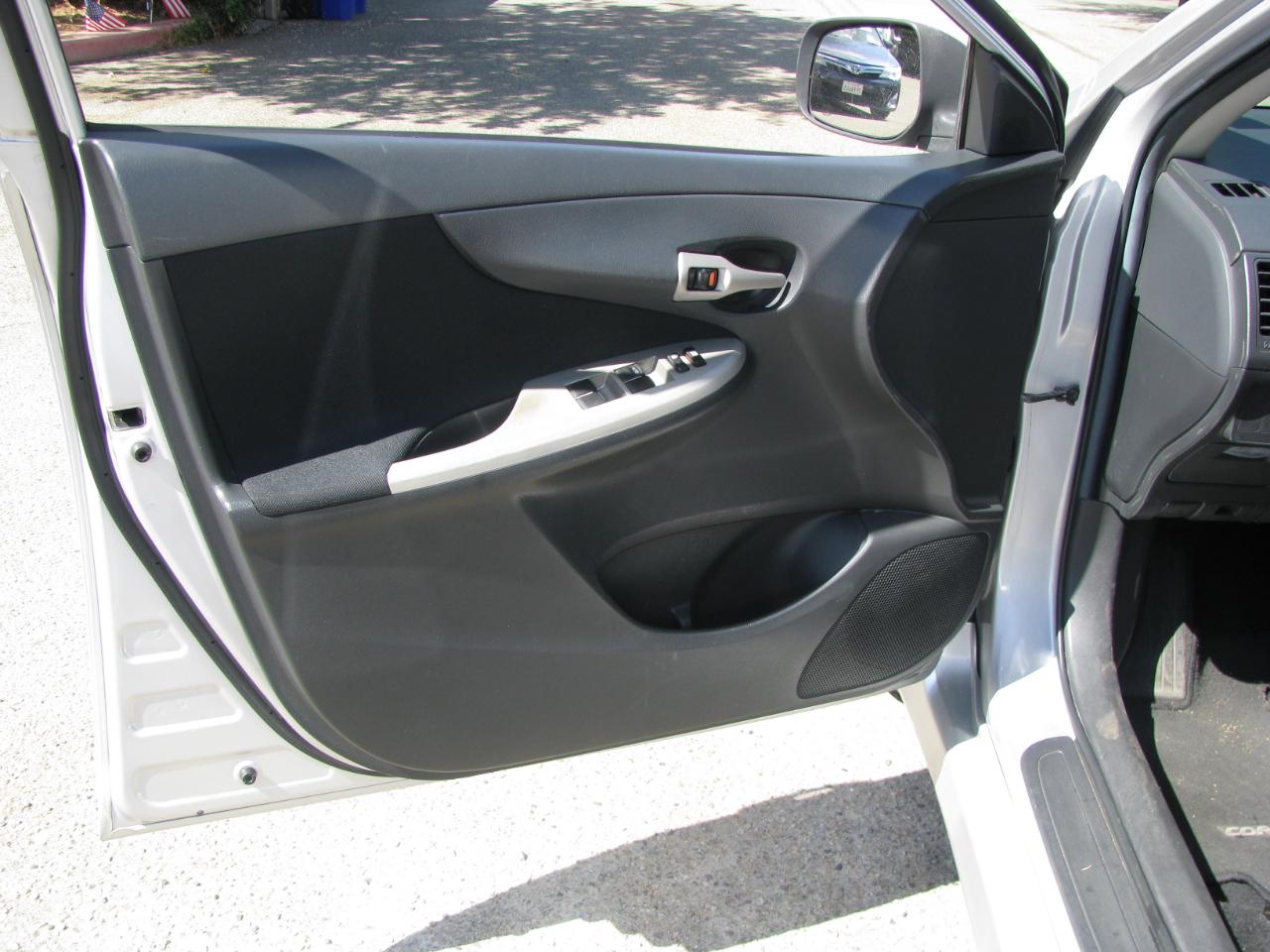 Toyota Corolla 4dr Sdn Man (Natl) 2010