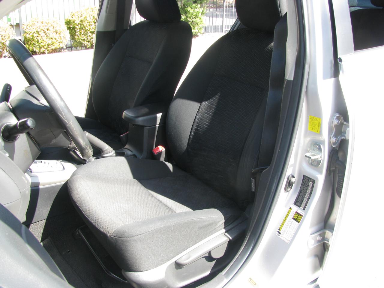 Toyota Corolla 4dr Sdn Man (Natl) 2010