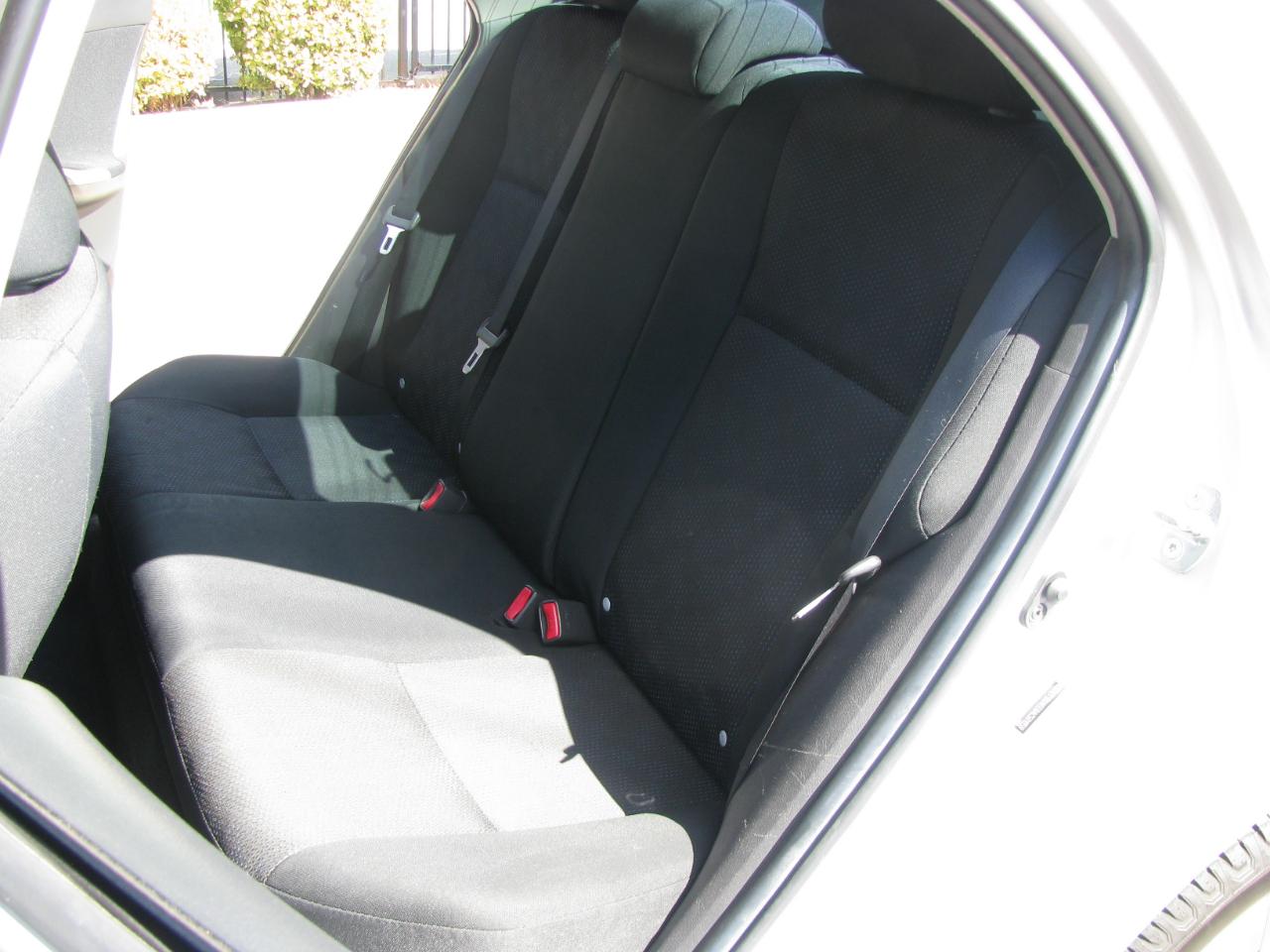 Toyota Corolla 4dr Sdn Man (Natl) 2010