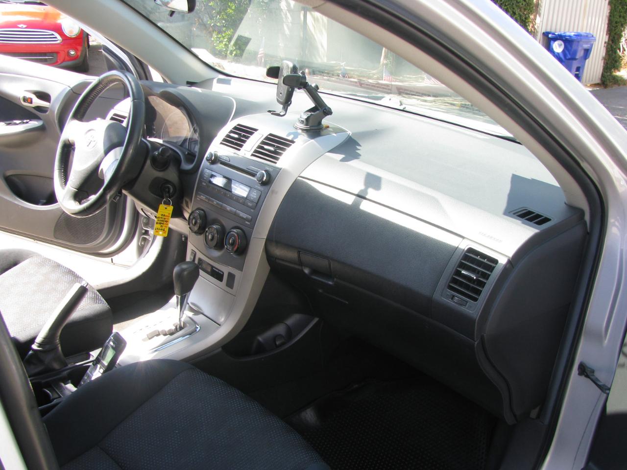 Toyota Corolla 4dr Sdn Man (Natl) 2010