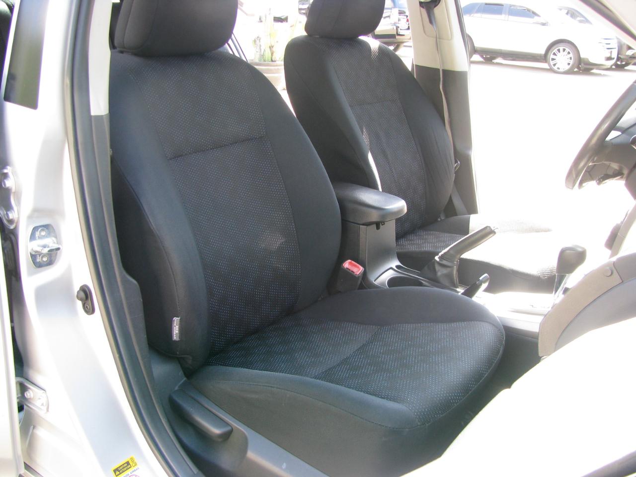 Toyota Corolla 4dr Sdn Man (Natl) 2010