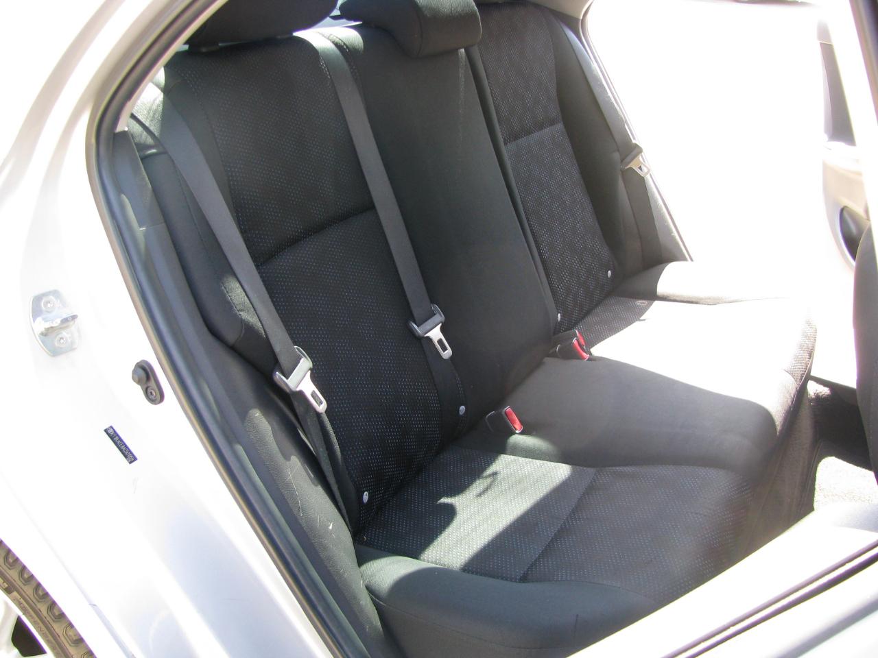 Toyota Corolla 4dr Sdn Man (Natl) 2010
