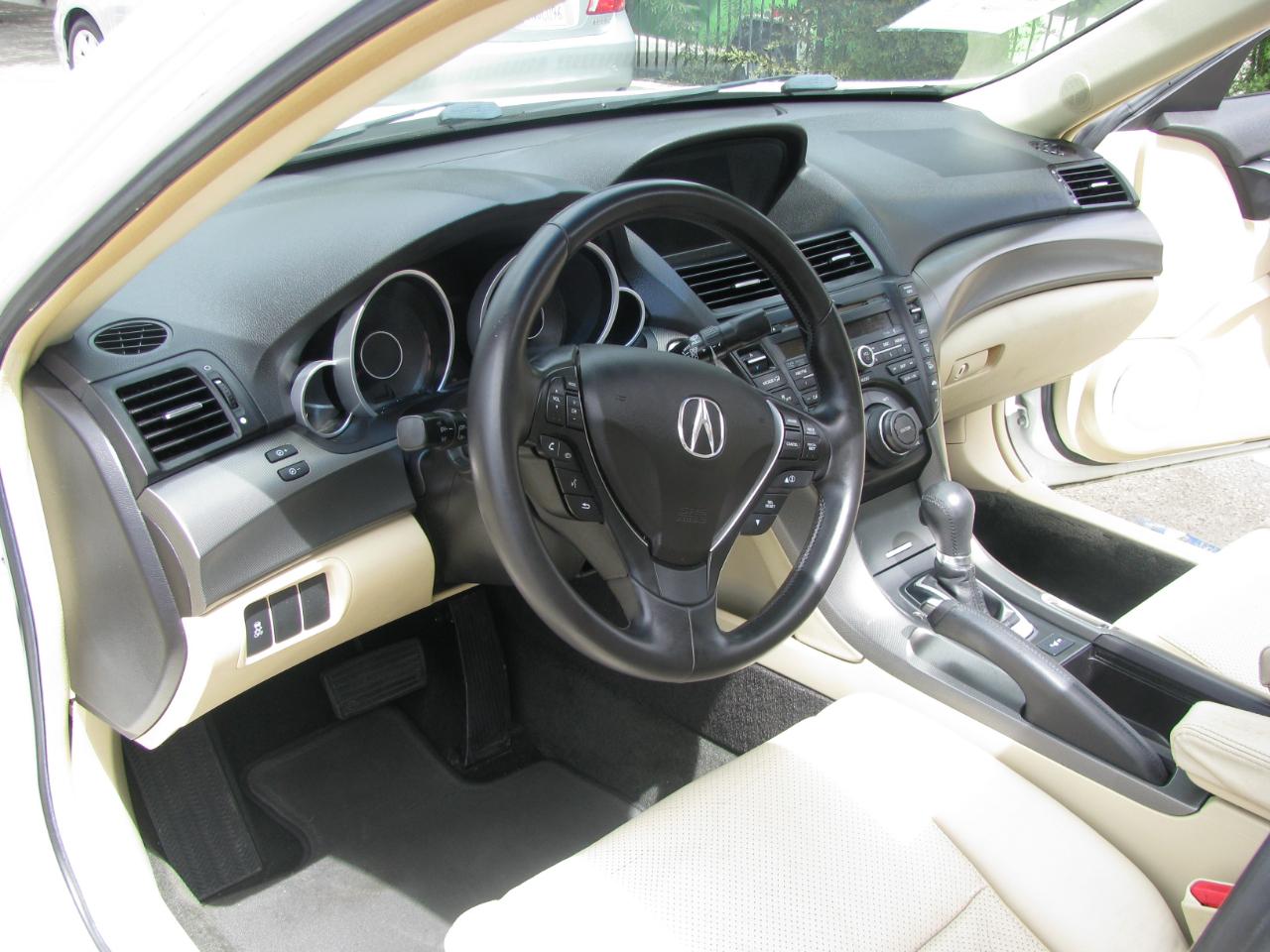 Acura TL 4dr Sdn Auto 2WD Tech 2012