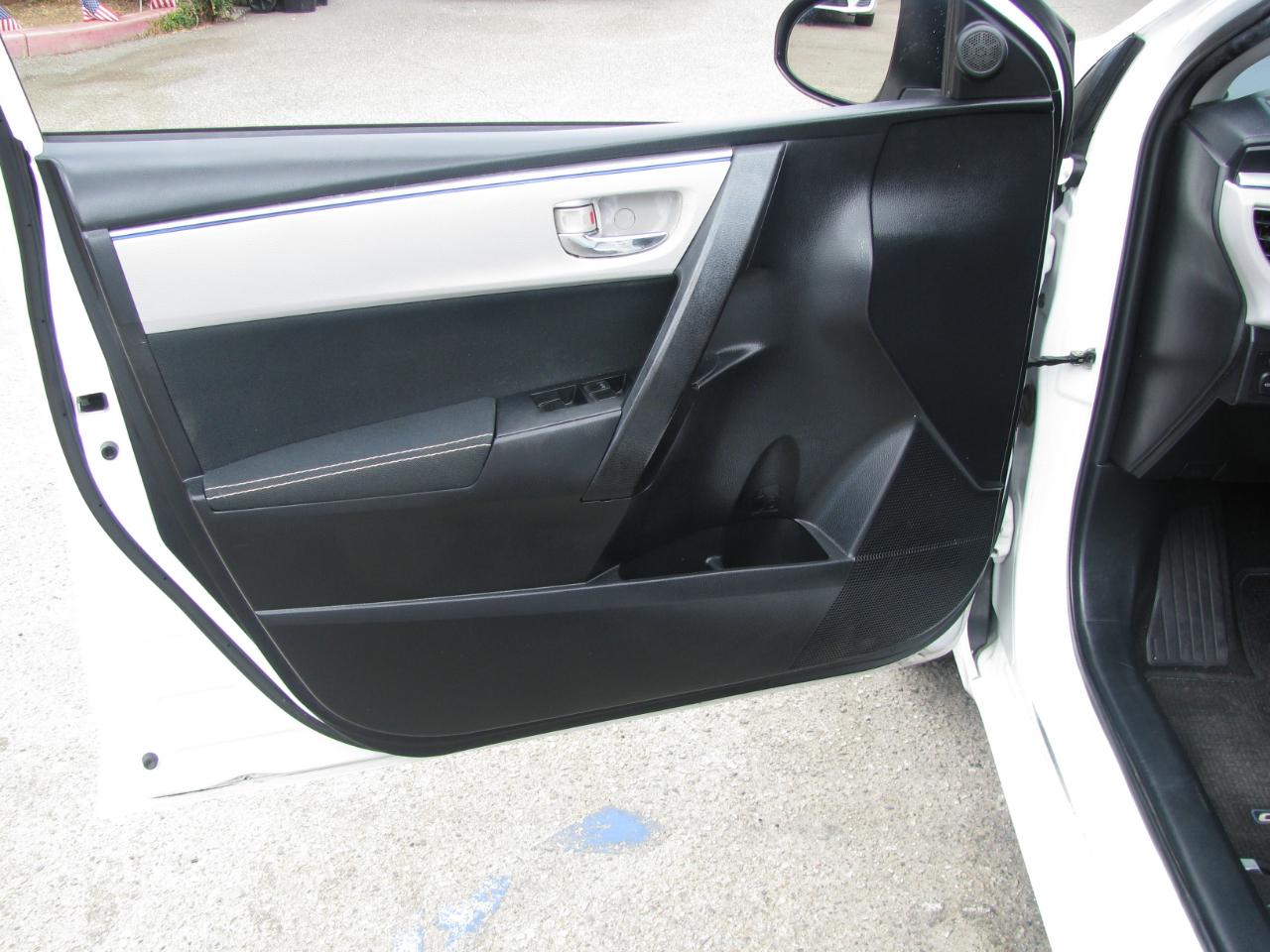 Toyota Corolla 4dr Sdn CVT LE Premium (Natl) 2015
