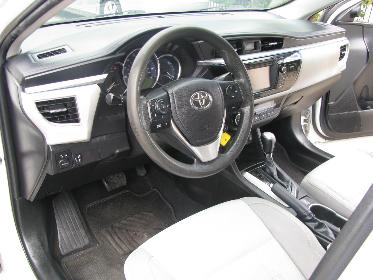 Toyota Corolla 4dr Sdn CVT LE Premium (Natl) 2015