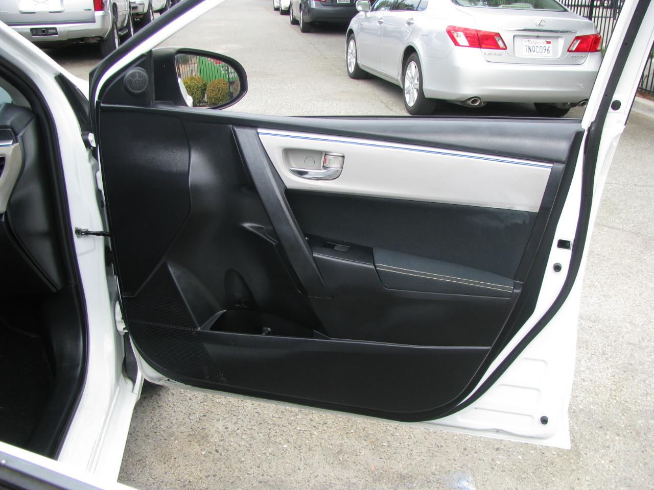 Toyota Corolla 4dr Sdn CVT LE Premium (Natl) 2015