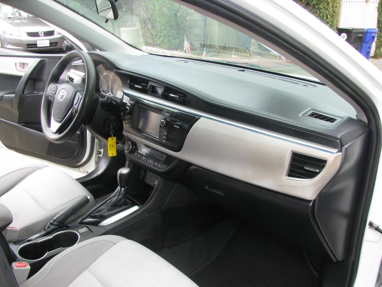 Toyota Corolla 4dr Sdn CVT LE Premium (Natl) 2015