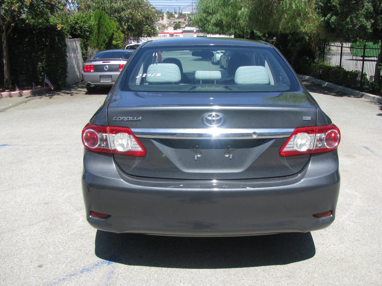 Toyota Corolla 4dr Sdn Auto LE Special Edition (Natl) 2013