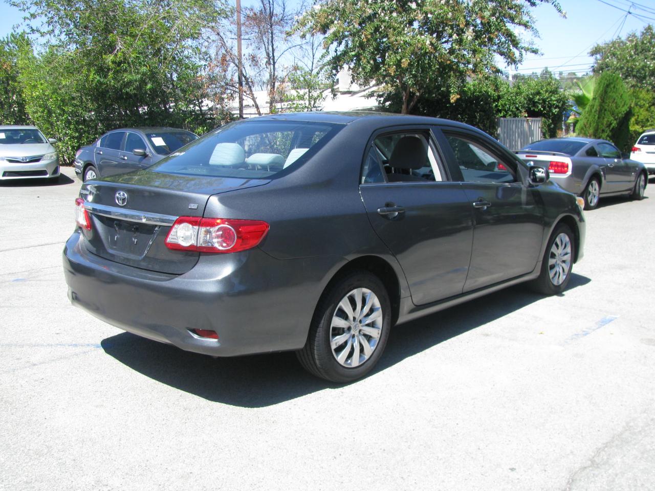 Toyota Corolla 4dr Sdn Auto LE Special Edition (Natl) 2013