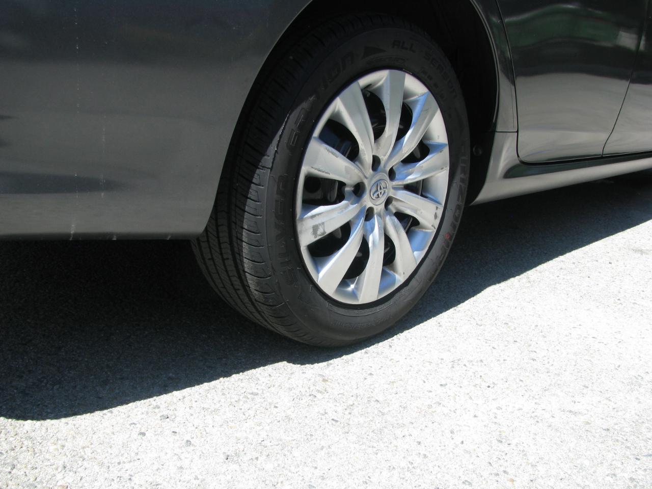 Toyota Corolla 4dr Sdn Auto LE Special Edition (Natl) 2013