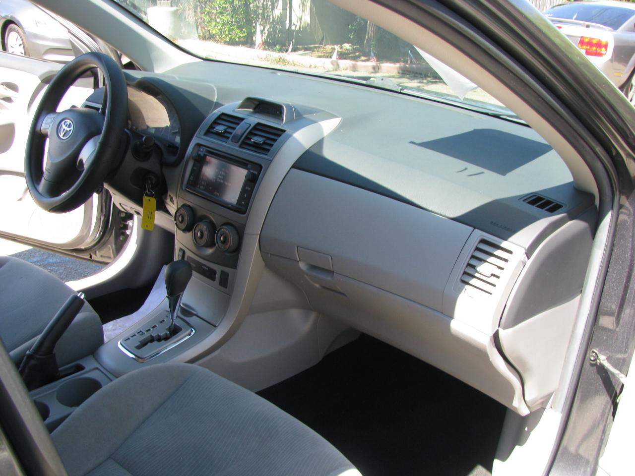 Toyota Corolla 4dr Sdn Auto LE Special Edition (Natl) 2013