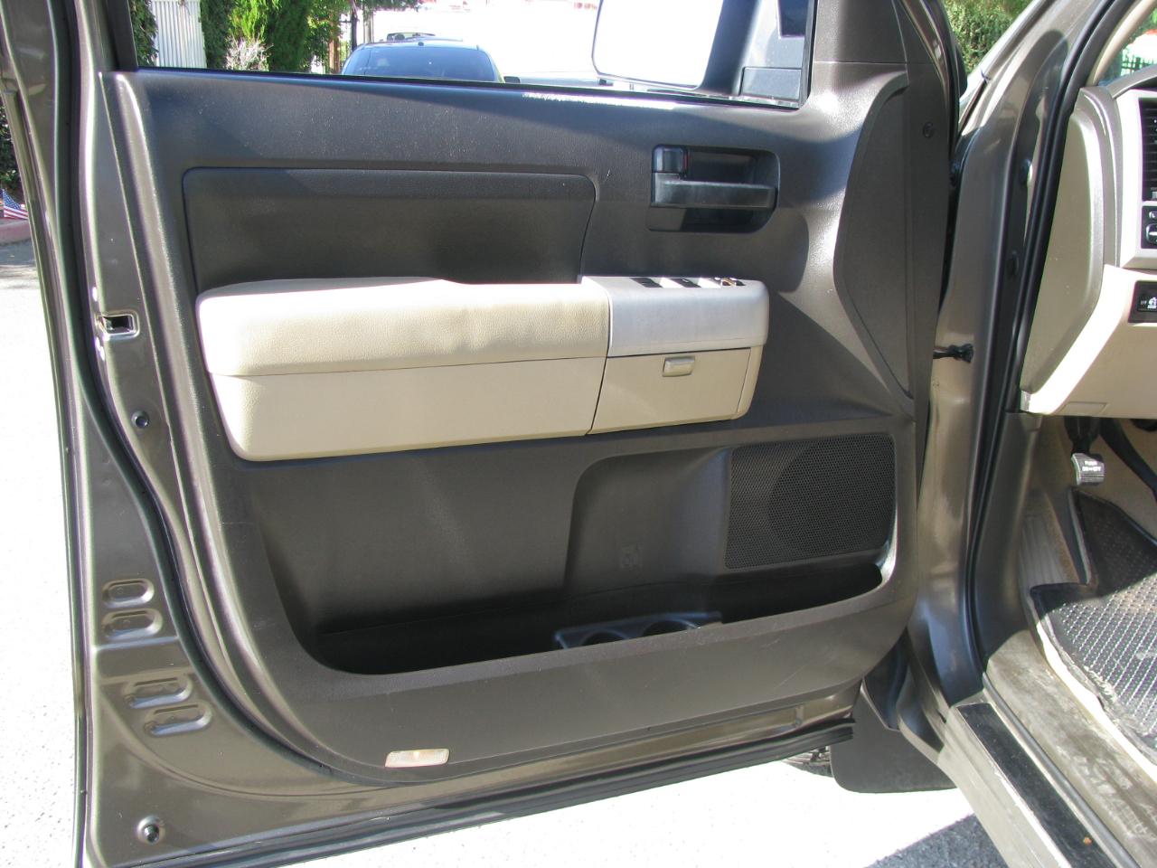 Toyota Tundra 2WD Double 145.7" 5.7L V8 SR5 (Natl 2007
