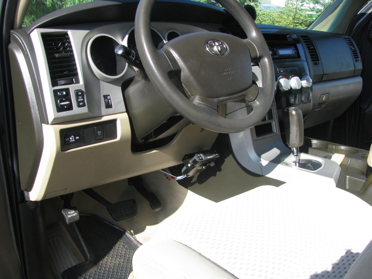 Toyota Tundra 2WD Double 145.7" 5.7L V8 SR5 (Natl 2007