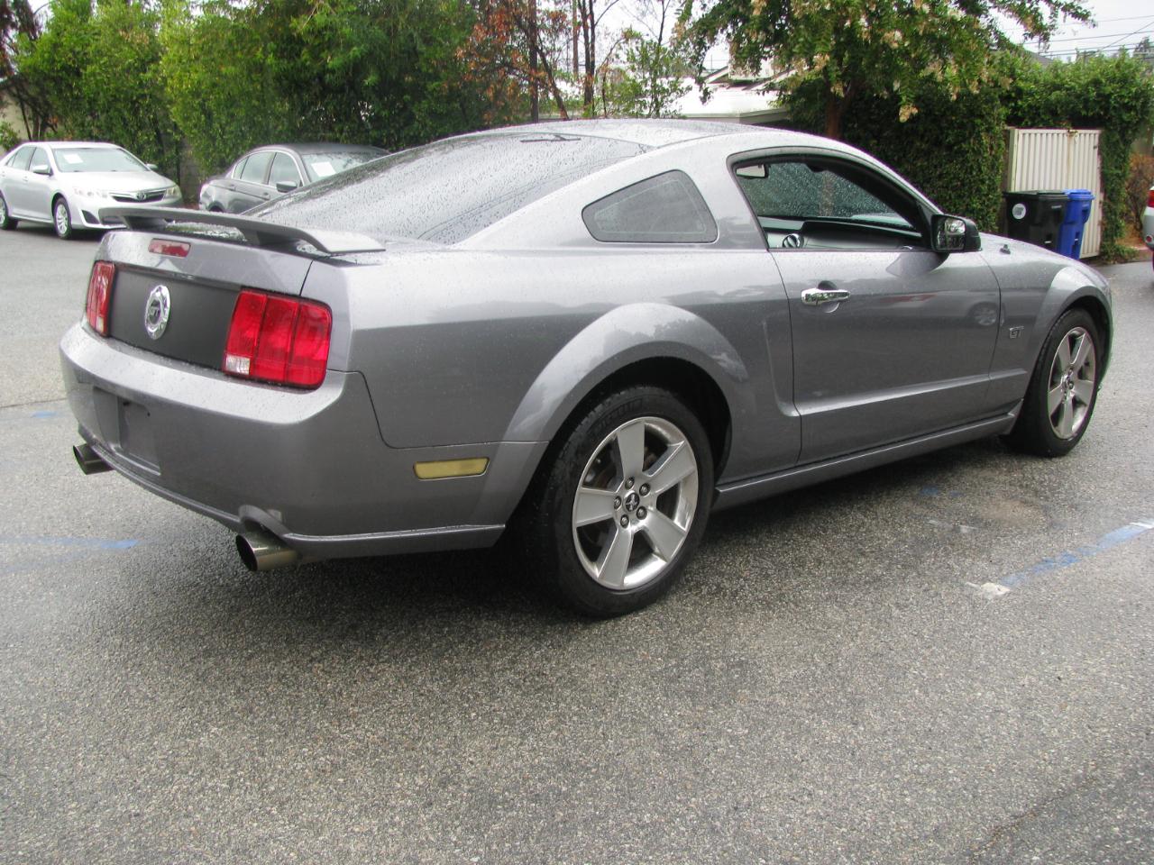 Ford Mustang 2dr Cpe GT Deluxe 2007