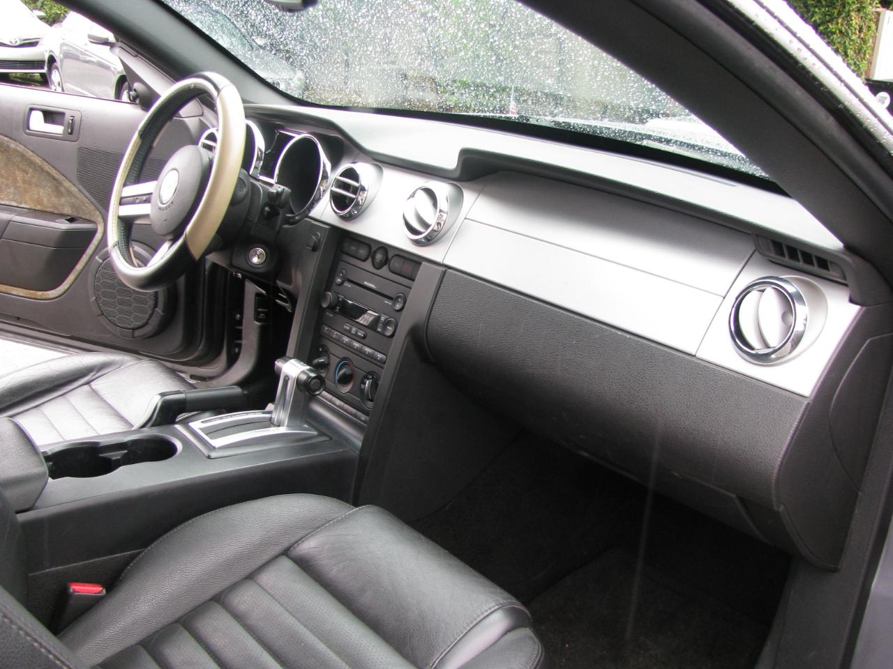 Ford Mustang 2dr Cpe GT Deluxe 2007