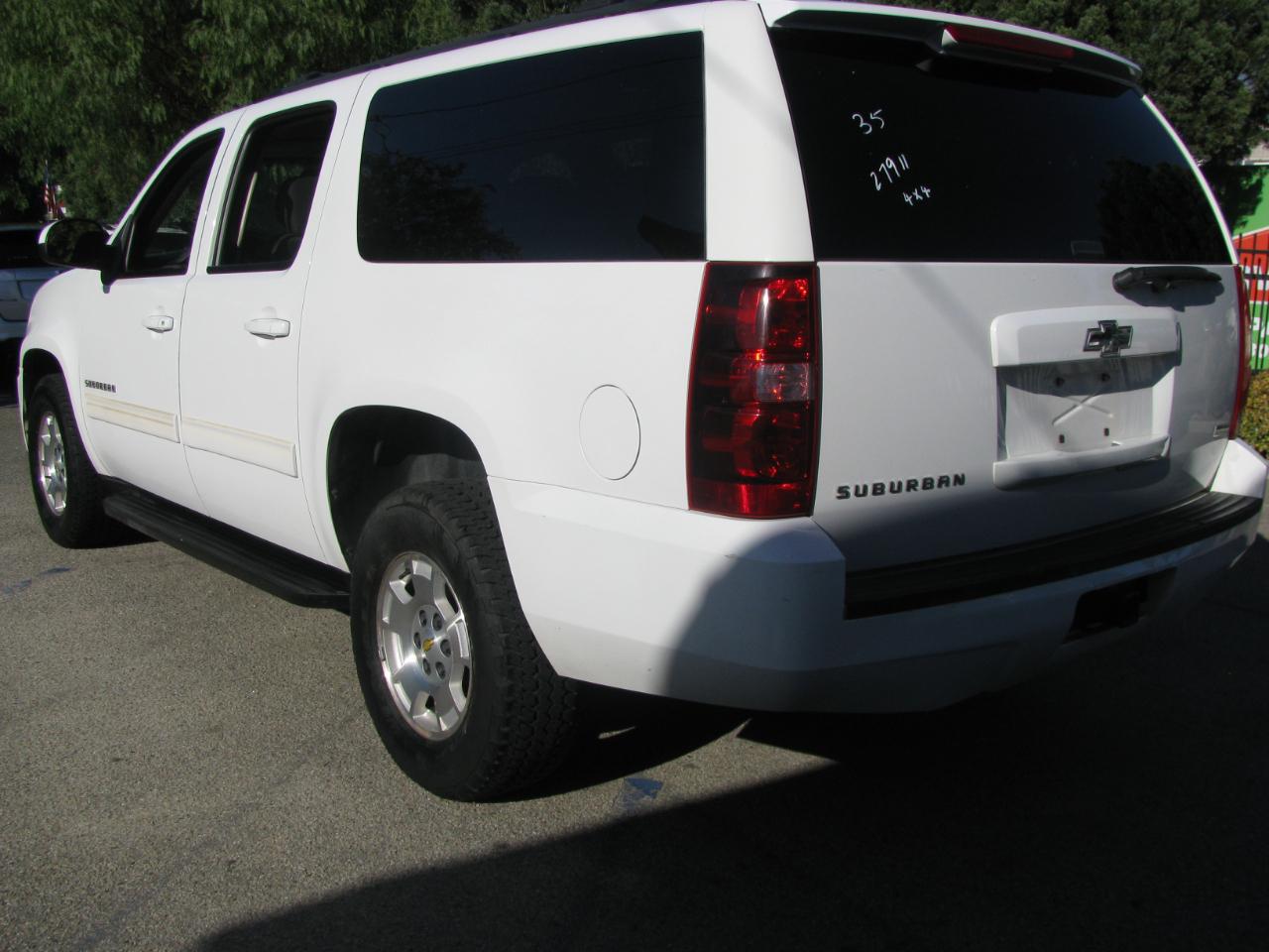 Chevrolet Suburban 4WD 4dr 1500 LS 2011