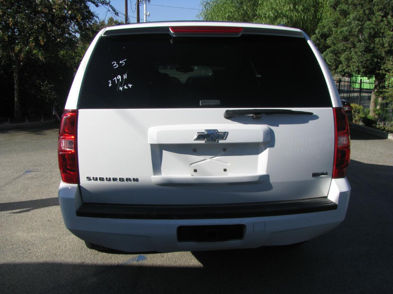 Chevrolet Suburban 4WD 4dr 1500 LS 2011