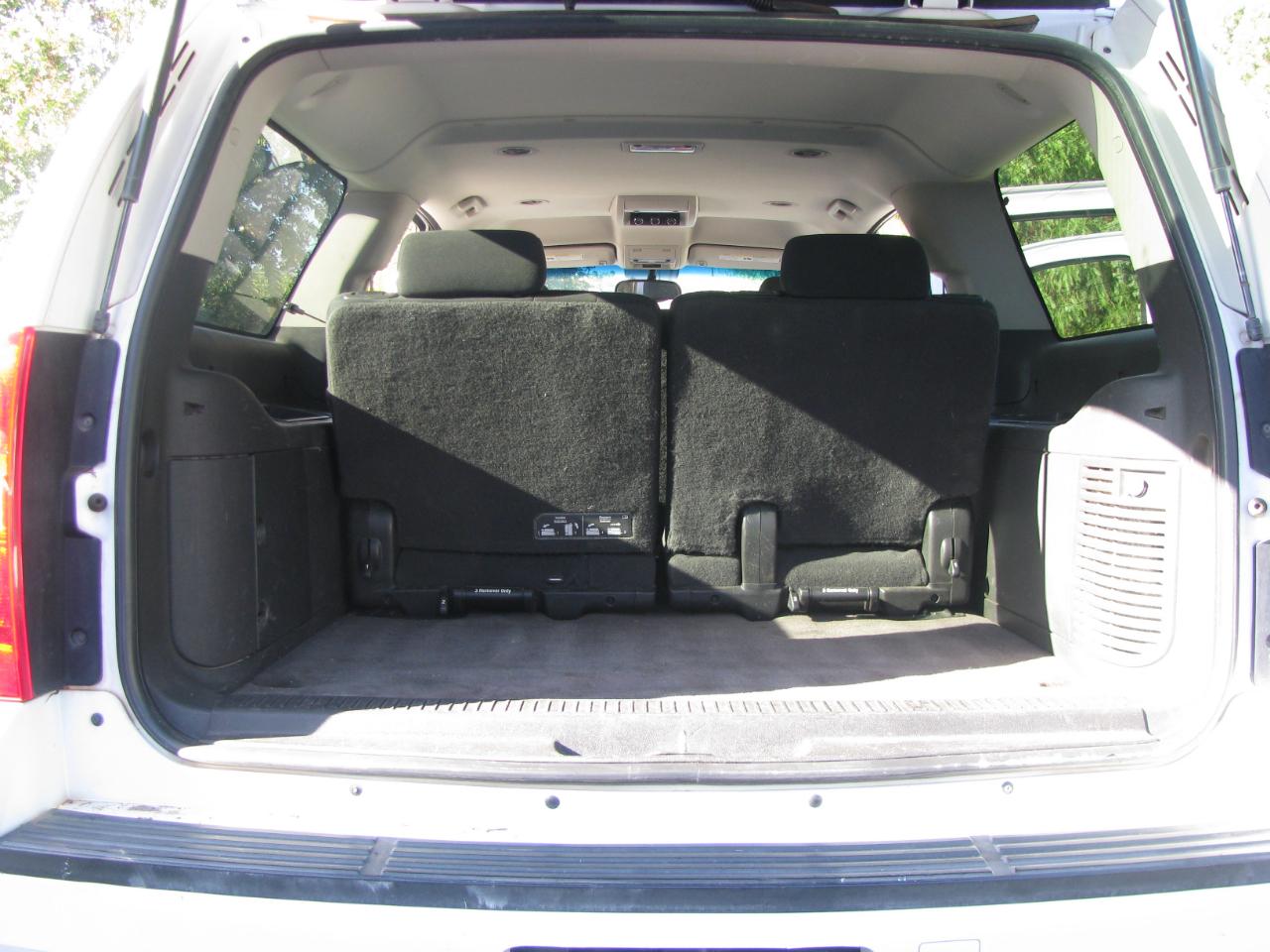 Chevrolet Suburban 4WD 4dr 1500 LS 2011