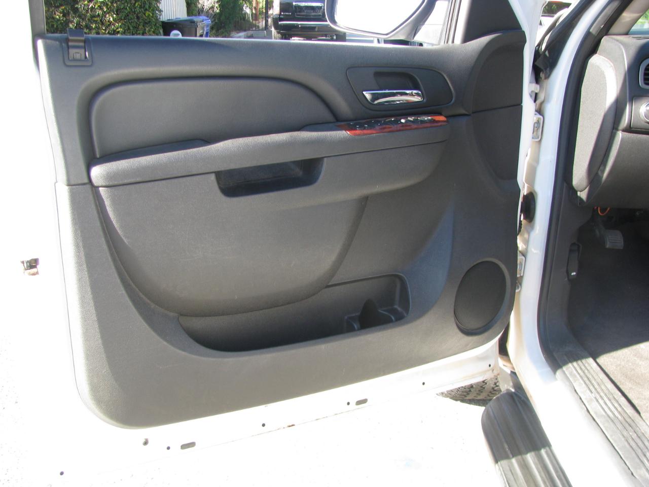 Chevrolet Suburban 4WD 4dr 1500 LS 2011