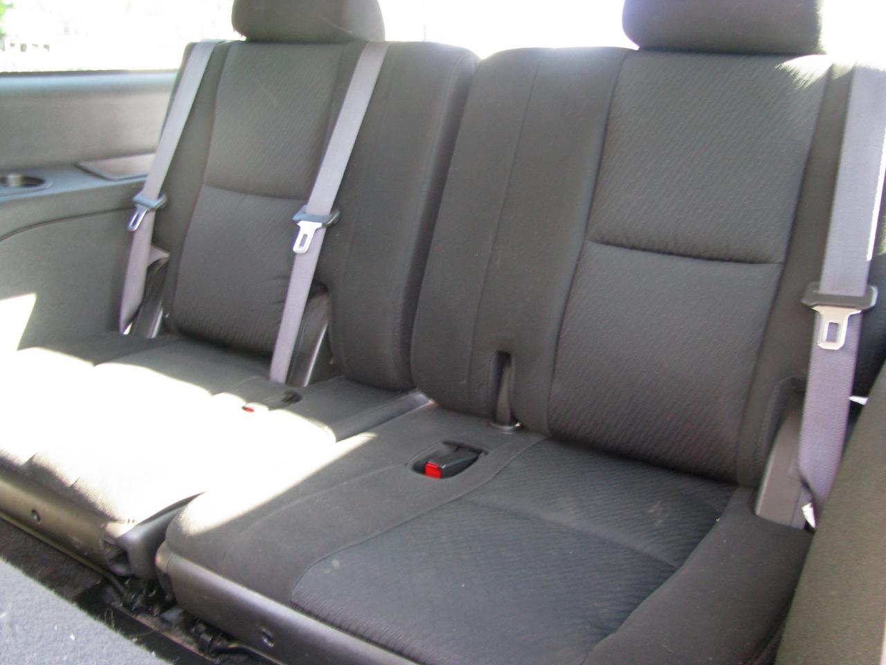Chevrolet Suburban 4WD 4dr 1500 LS 2011
