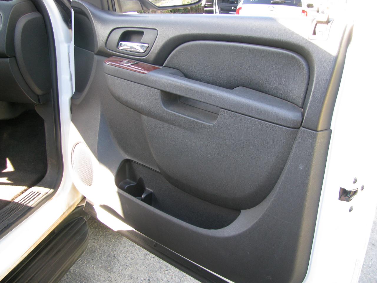 Chevrolet Suburban 4WD 4dr 1500 LS 2011