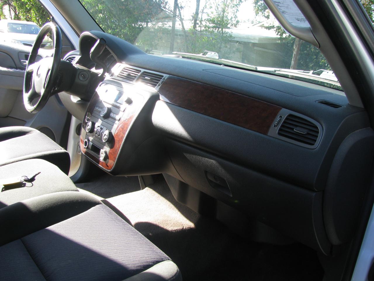 Chevrolet Suburban 4WD 4dr 1500 LS 2011