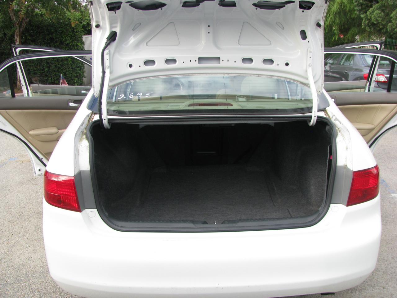 Honda Accord Sdn EX-L AT with NAVI 2005