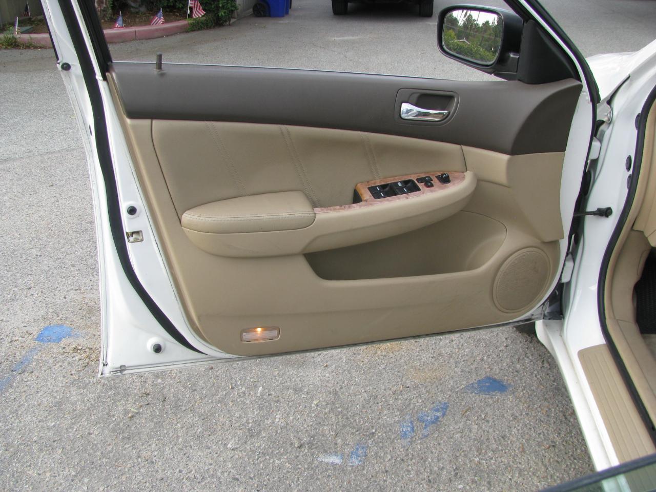 Honda Accord Sdn EX-L AT with NAVI 2005