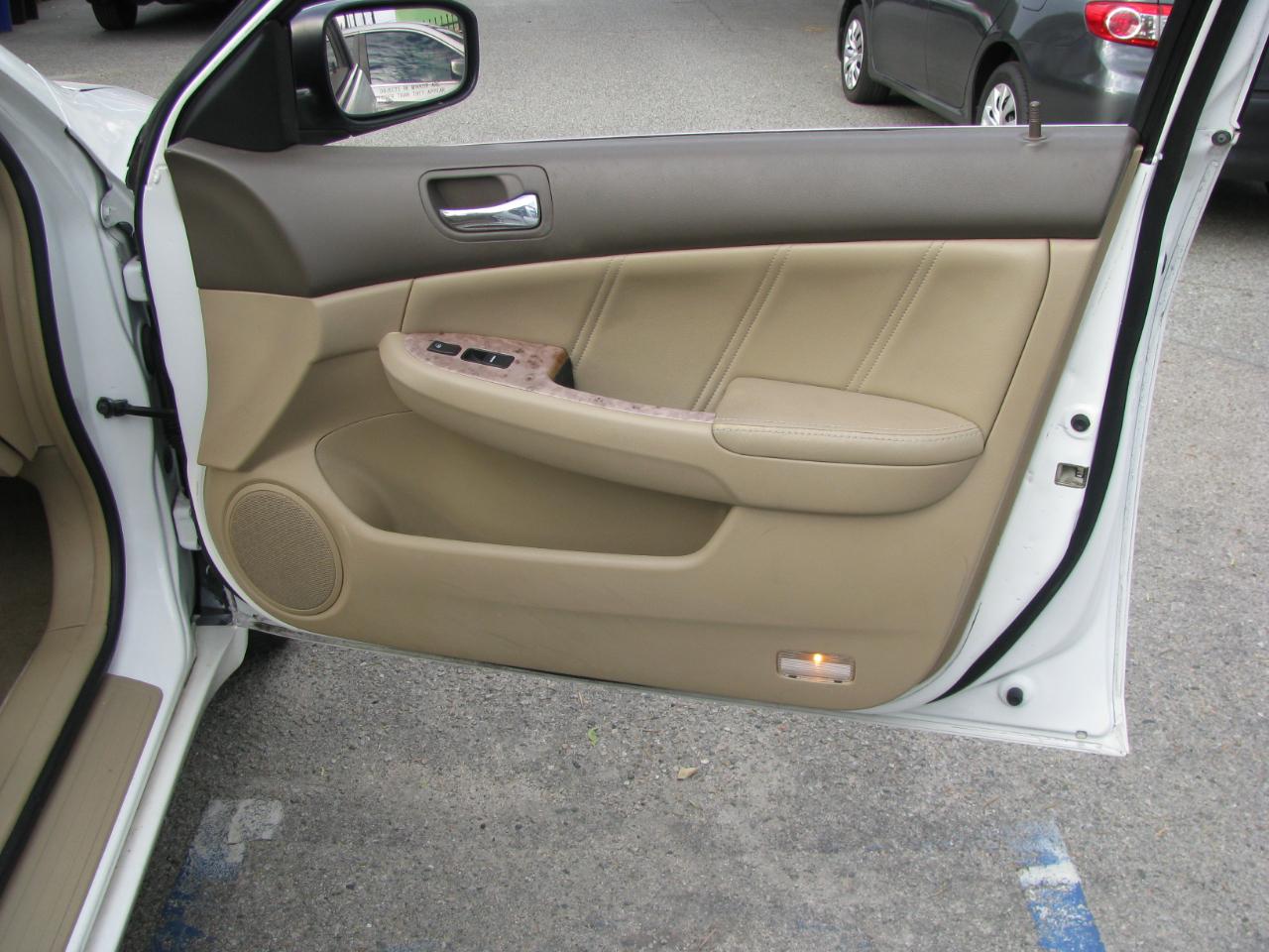 Honda Accord Sdn EX-L AT with NAVI 2005