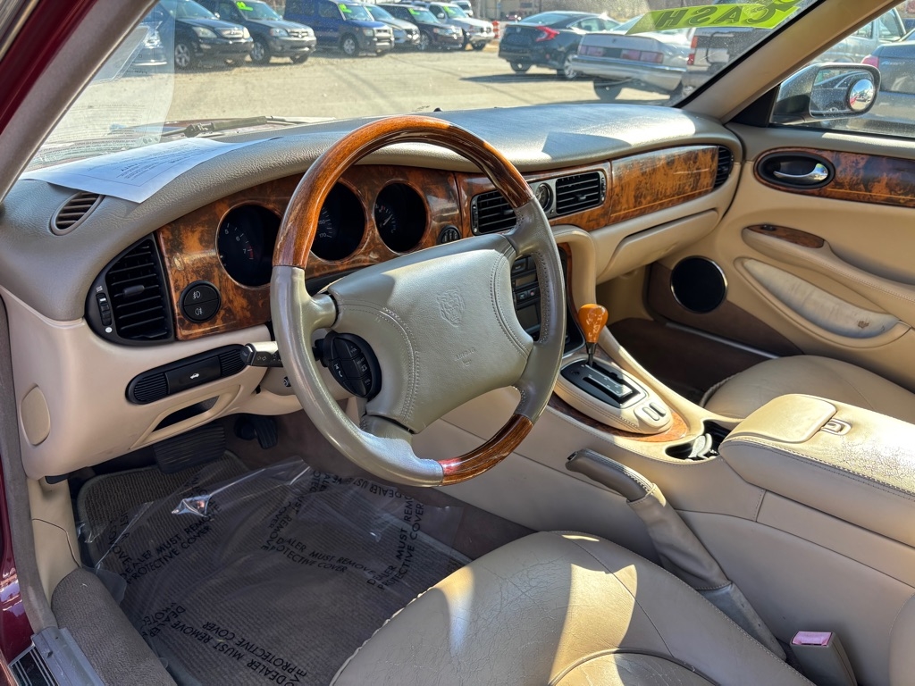 Jaguar XJ Sedan Vanden Plas 2000