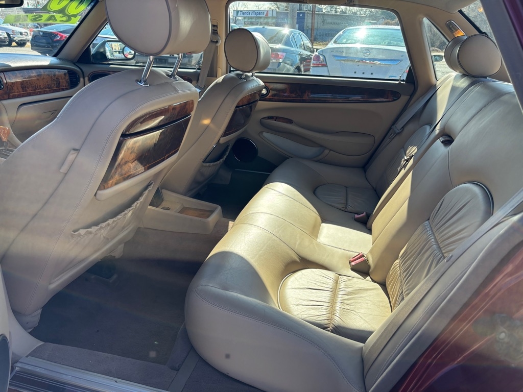 Jaguar XJ Sedan Vanden Plas 2000