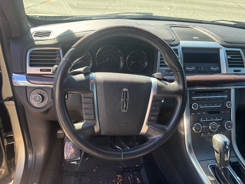 2010 Lincoln MKS photo 3