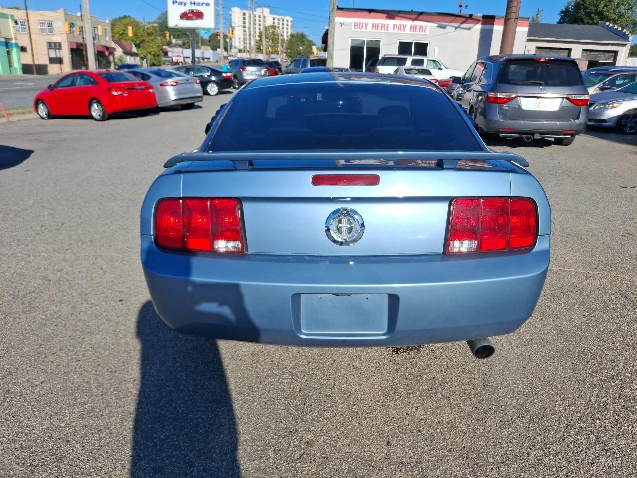 Ford Mustang V6 Deluxe Coupe 2008