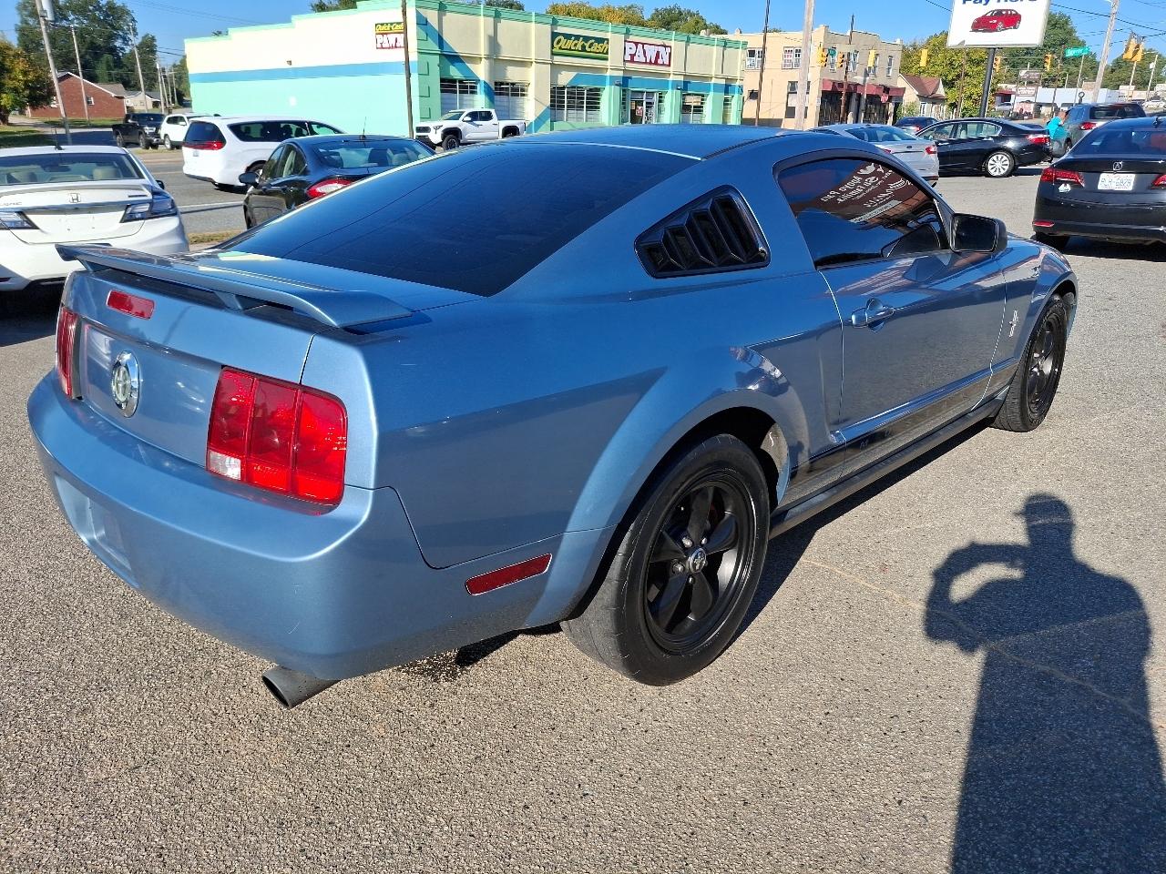 Ford Mustang V6 Deluxe Coupe 2008