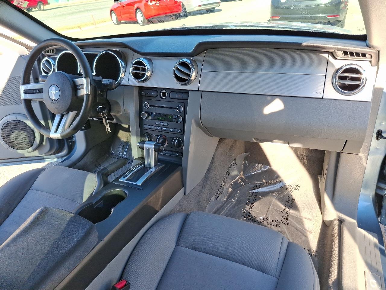 Ford Mustang V6 Deluxe Coupe 2008