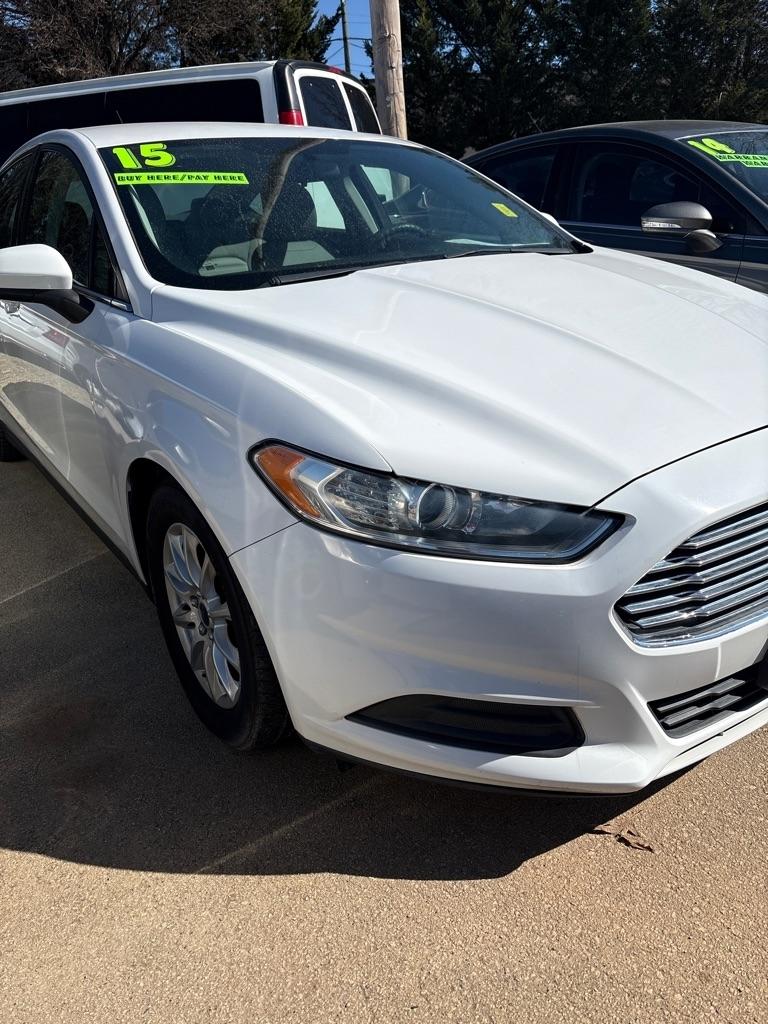 Ford Fusion S 2015