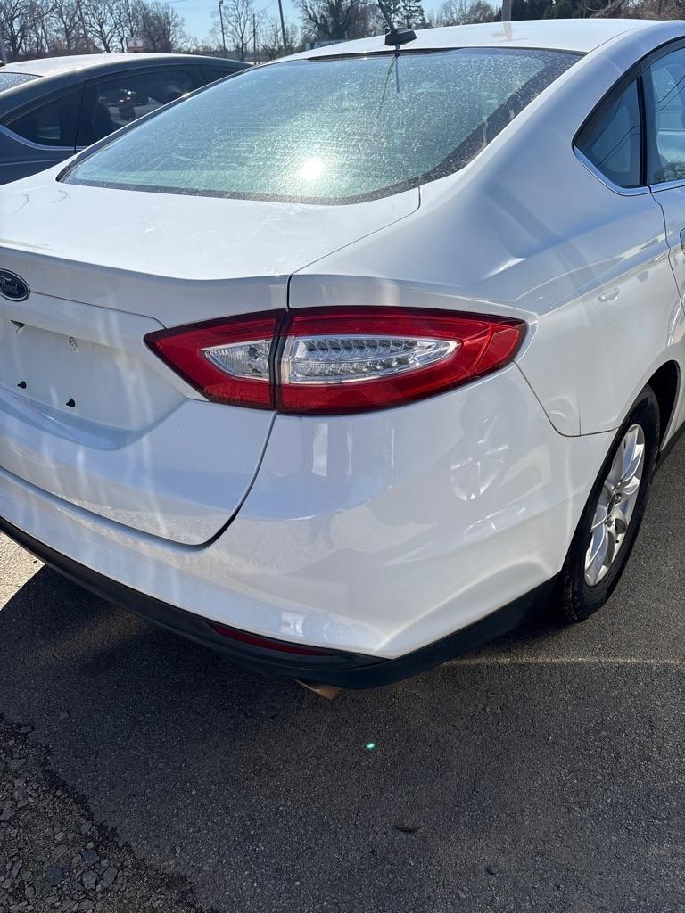 Ford Fusion S 2015