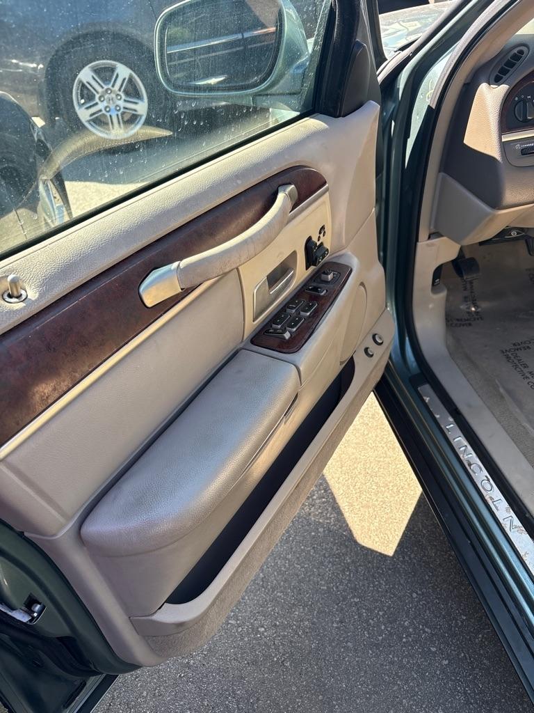 Lincoln Town Car Signature 2005